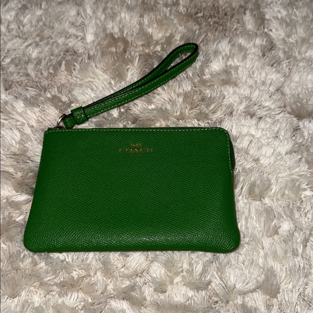 Coach Corner Zip Vibrant Green Leather Wristlet Wallet